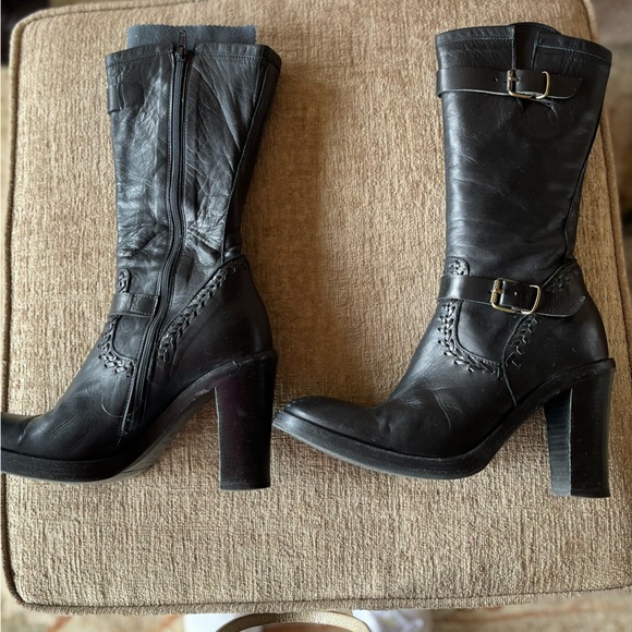 Size 37.5 black heeled leather boots. Zippered .. Panetulipani - Picture 4 of 7